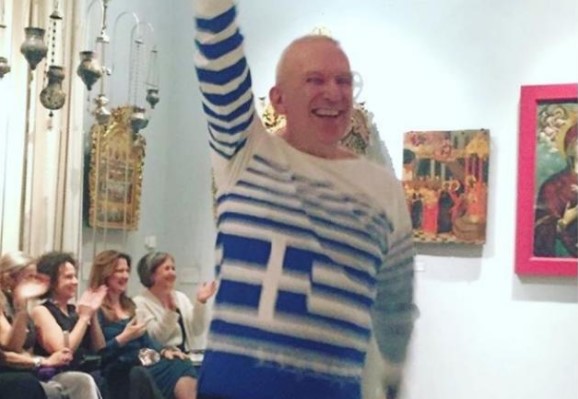Jean Paul Gaultier: Με την ελληνική σημαία σε μπλούζα στο show του στην Αθήνα!