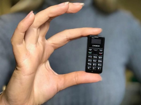 Το πιο μικρό κινητό του κόσμου. Κι όμως, μπορείτε να κάνετε κλήσεις (ΦΩΤΟ)