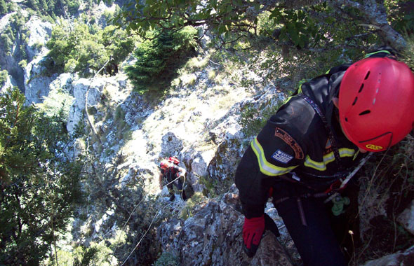 Όλυμπος: Δυνάμεις της ΕΜΑΚ απεγκλώβισαν δύο ορειβάτες