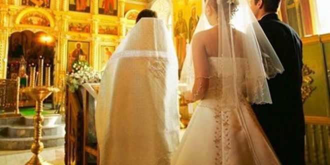 Πρωτοφανές περιστατικό σε γάμο στην Κύπρο: Ο παπάς έδειρε τον κουμπάρο!