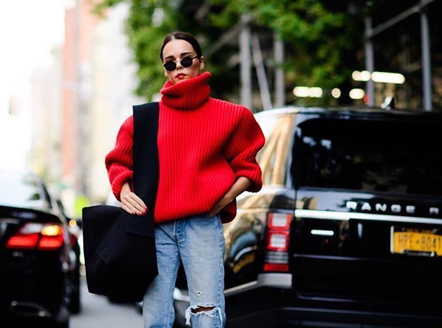 Πώς να φορέσεις διαφορετικά το oversized πουλόβερ σου