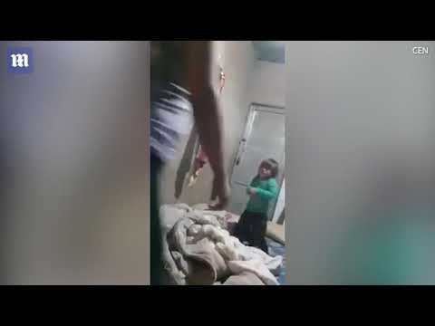 Μητέρα χτυπάει την τρίχρονη κόρη της επειδή δεν μπορεί να βρει το τάμπλετ της [βίντεο]