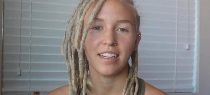 Vlogger λύνει on camera τα ράστα μαλλιά της μετά από τρία χρόνια [βίντεο]