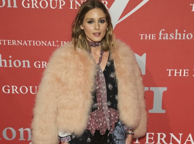 H Olivia Palermo ξέρει πώς να φορέσει το χρώμα της μέντας το χειμώνα