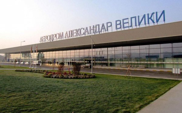 Εντός των επόμενων ημερών αλλάζουν οι πινακίδες στο αεροδρόμιο και τον αυτοκινητόδρομο των Σκοπίων