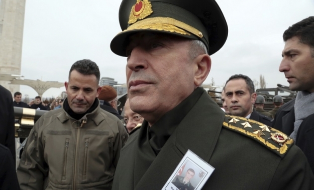 Τούρκος αρχηγός ΓΕΣ: Μπορούμε να επιχειρούμε παράλληλα σε Συρία και Αιγαίο