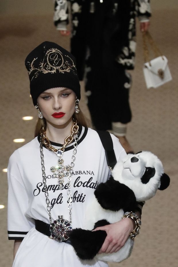 Στο fashion show των Dolce & Gabbana ένα πάντα και μία ζέβρα ανέβηκαν στην πασαρέλα