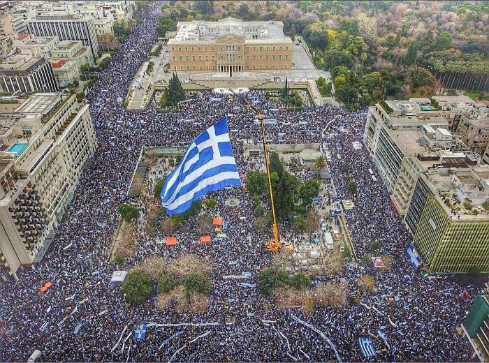 Bild: Οι Έλληνες είναι θυμωμένοι. Και δικαίως