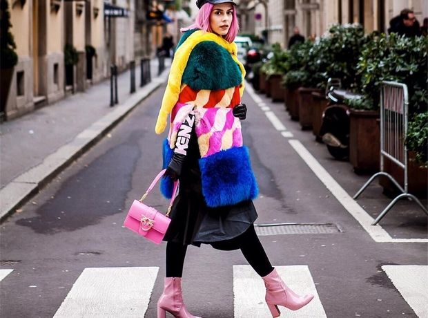 Η Ελληνίδα fashion blogger με το πολύχρωμο street style