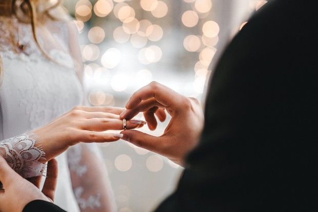 5 επαγγελματίες φωτογράφοι αποκαλύπτουν τα σημάδια ενός γάμου που δεν θα κρατήσει