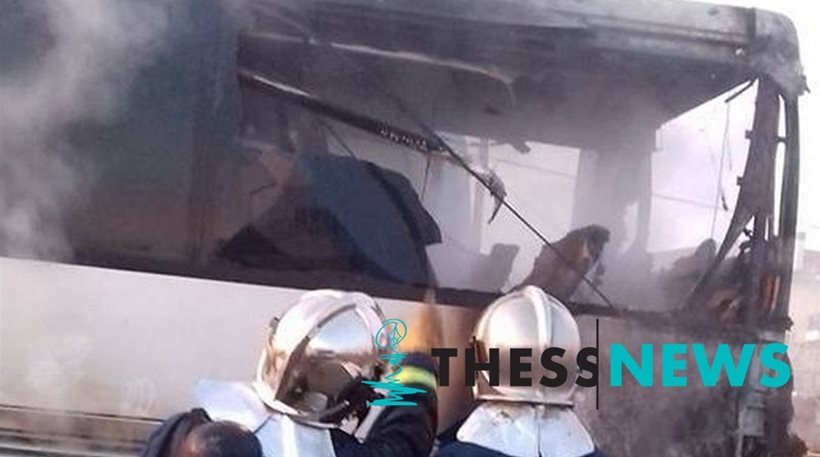 Θεσσαλονίκη: Τουριστικό λεωφορείο τυλίχθηκε στις φλόγες (βίντεο)