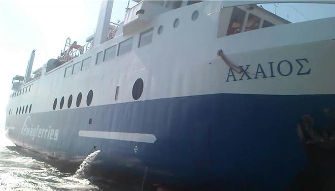 Πλοίο με 198 επιβάτες προσέκρουσε στο λιμάνι στο Αγκίστρι
