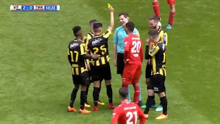 Παίκτης έδειξε…κίτρινη κάρτα στον διαιτητή!