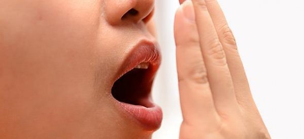 Tα 5 μυστικά για να καταπολεμήσετε την κακοσμία του στόματος