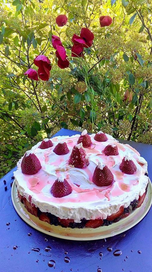 Εύκολη δροσιστική τούρτα φράουλας