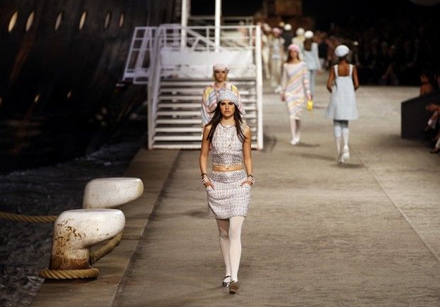 Η Cruise collection της Chanel παρουσιάστηκε στο πιο επικό show στο Παρίσι