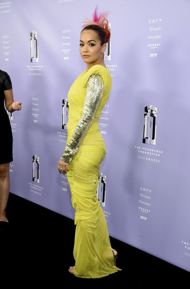 Το φόρεμα της Rita Ora θα σε κάνει να λατρέψεις το κίτρινο