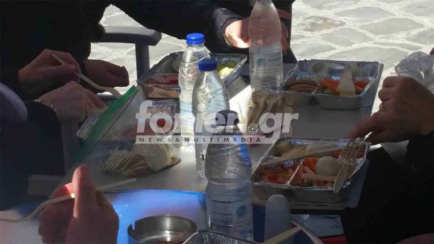 Κρήτη: Τουρίστες πήγαν σε ταβέρνα με τα ταπεράκια τους και παράγγειλαν μόνο νερό