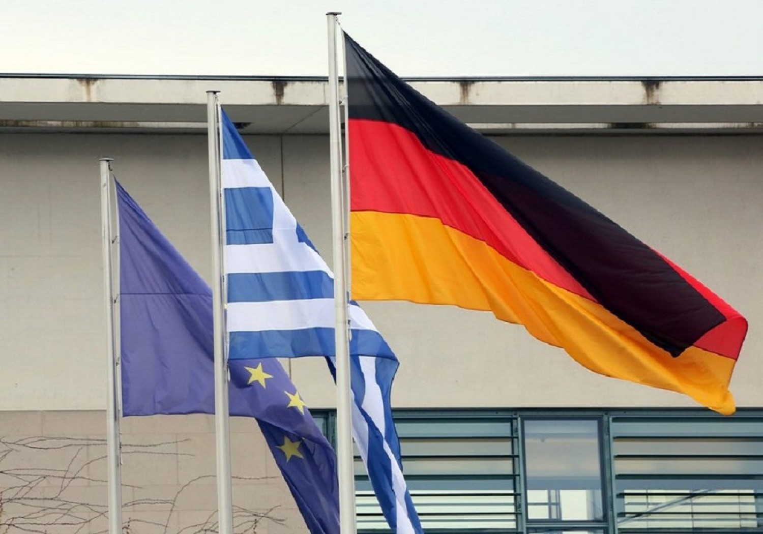 Bild: Οι Έλληνες επιβάρυναν τη Γερμάνια με 52,1 δισ. ευρώ