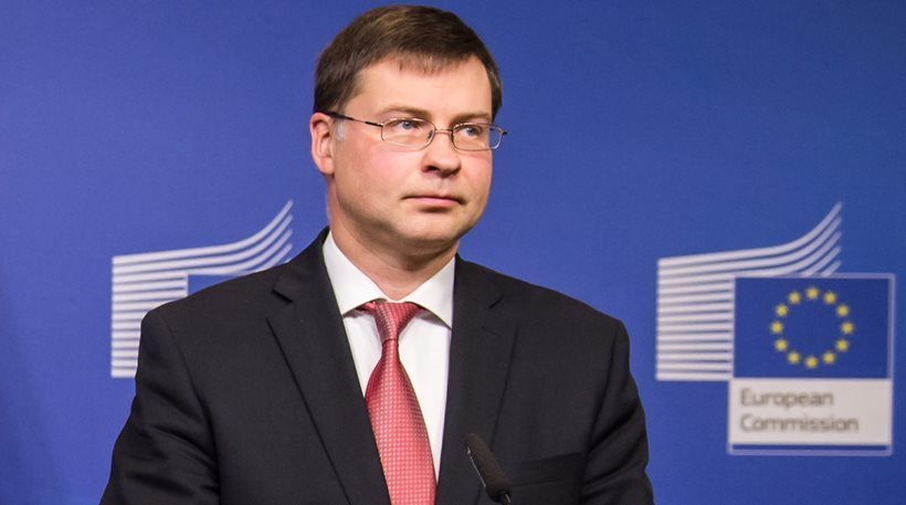 Ντομπρόβσκις: “Ιστορική” στιγμή για την Ελλάδα η απόφαση του Eurogroup
