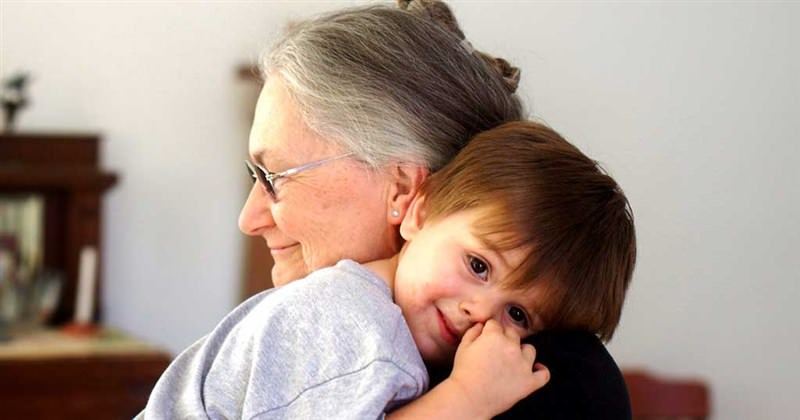 Ο πιο σημαντικός άνθρωπος στη ζωή σου είναι η γιαγιά σου. Εκείνη που σε μεγάλωσε: Τη θυμάσαι;