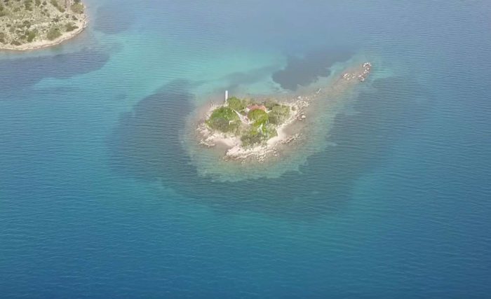 Το πιο ερωτικό νησί της Ελλάδας βρίσκεται μια ανάσα από την Αθήνα -Το λένε «Ερως» και έχει σχήμα καρδιάς 
