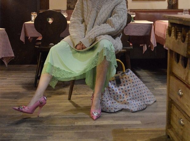 O οίκος Balenciaga ξαναχτυπά και κάνει τα Crocs stilettos