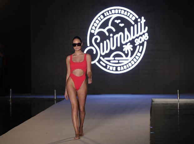 ''Όχι άλλα μαύρα μοντέλα'': στο Miami Swim Week η μόδα κάνει διακρίσεις