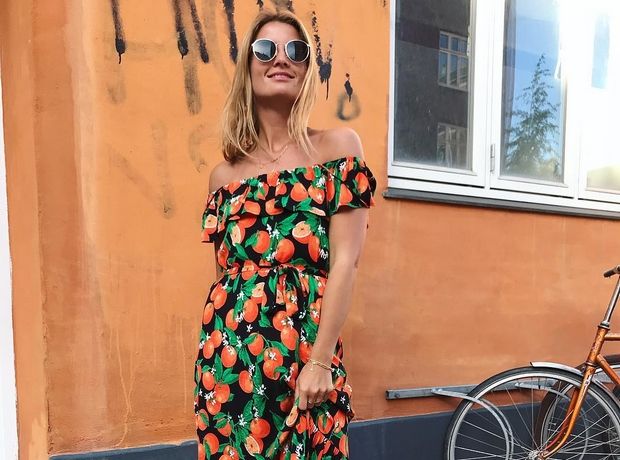Πώς να φορέσεις το αέρινο printed φόρεμα, σύμφωνα με μία fashion blogger