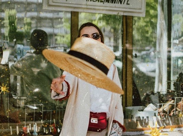 4 summer outfits για να φορέσεις το panama hat στην πόλη