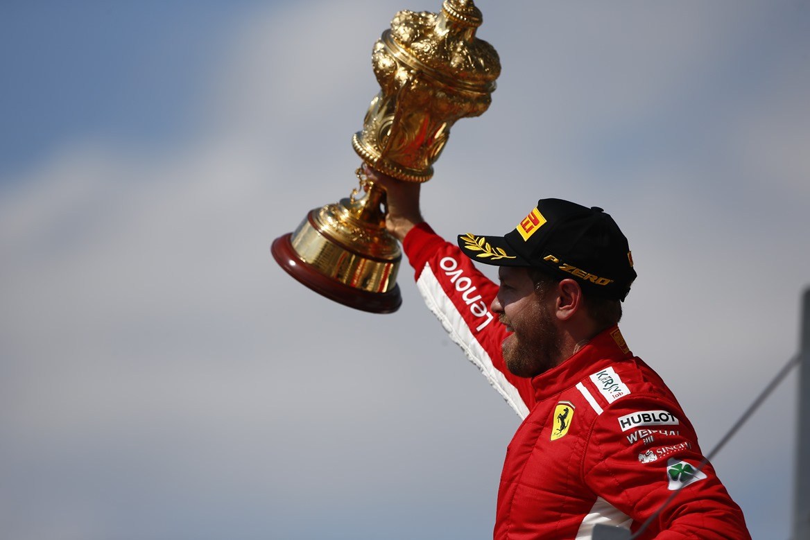 Πώς κέρδισε ο Sebastian Vettel μέσα στο σπίτι του Lewis Hamilton