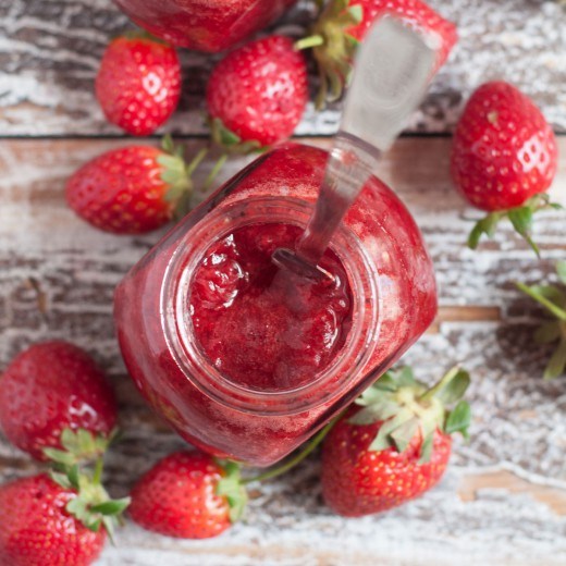Οι πέντε πιο απλές συνταγές για να απολαύσεις τις φράουλες τώρα την Ανοιξη