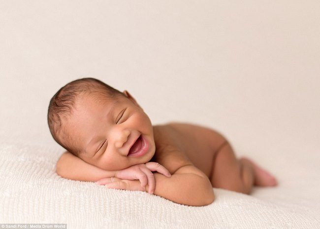 Πανέμορφες εικόνες με χαμογελαστά μωρά την ώρα που κοιμούνται!