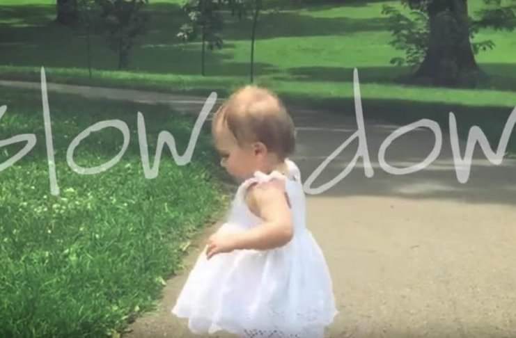 «Slow Down»: Το βίντεο που έκανε εκατομμύρια γονείς σε όλο τον κόσμο να κλάψουν