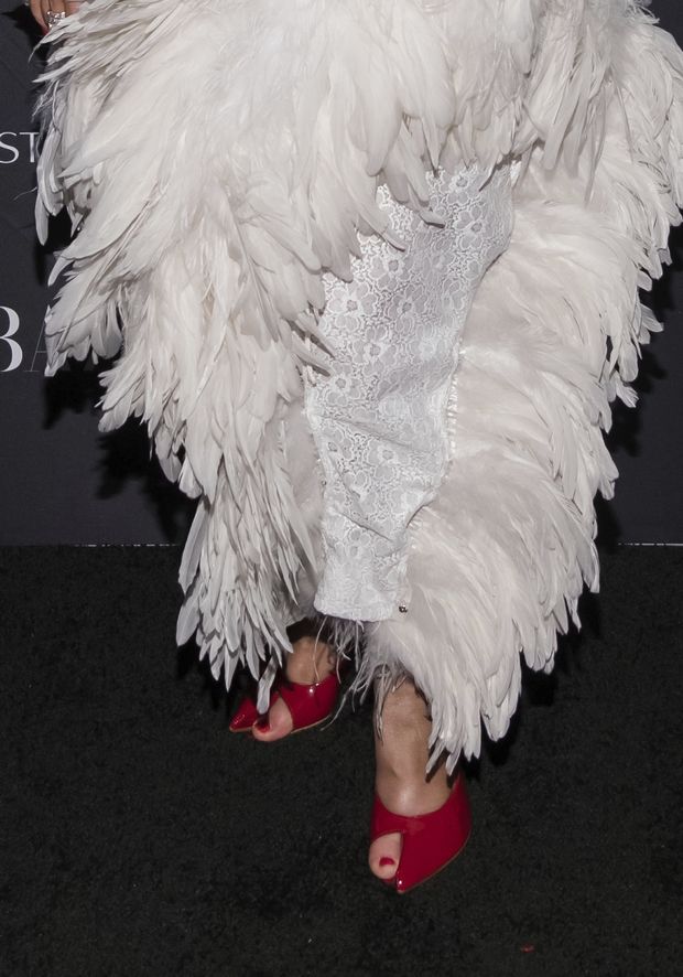 Η Christina Aguilera με φτερά και πούπουλα σε πάρτι στην Νέα Υόρκη