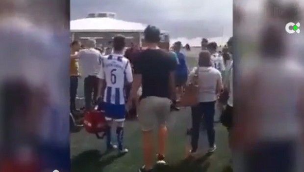 Πατέρας παίκτη επιτέθηκε στον προπονητή που άφησε τον γιο του στον πάγκο [βίντεο]