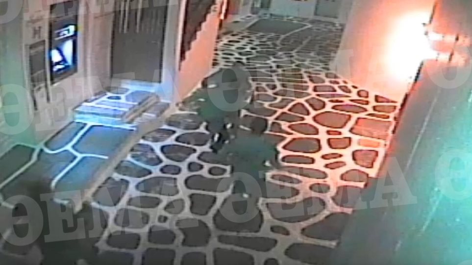 Βίντεο-ντοκουμέντο δείχνει τον άγριο ξυλοδαρμό 19χρονου Μυκονιάτη από αστυνομικούς