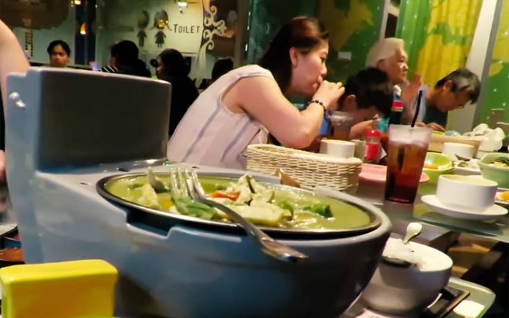 Το εστιατόριο που συνδυάζει φαγητό και εμπειρίες… τουαλέτας