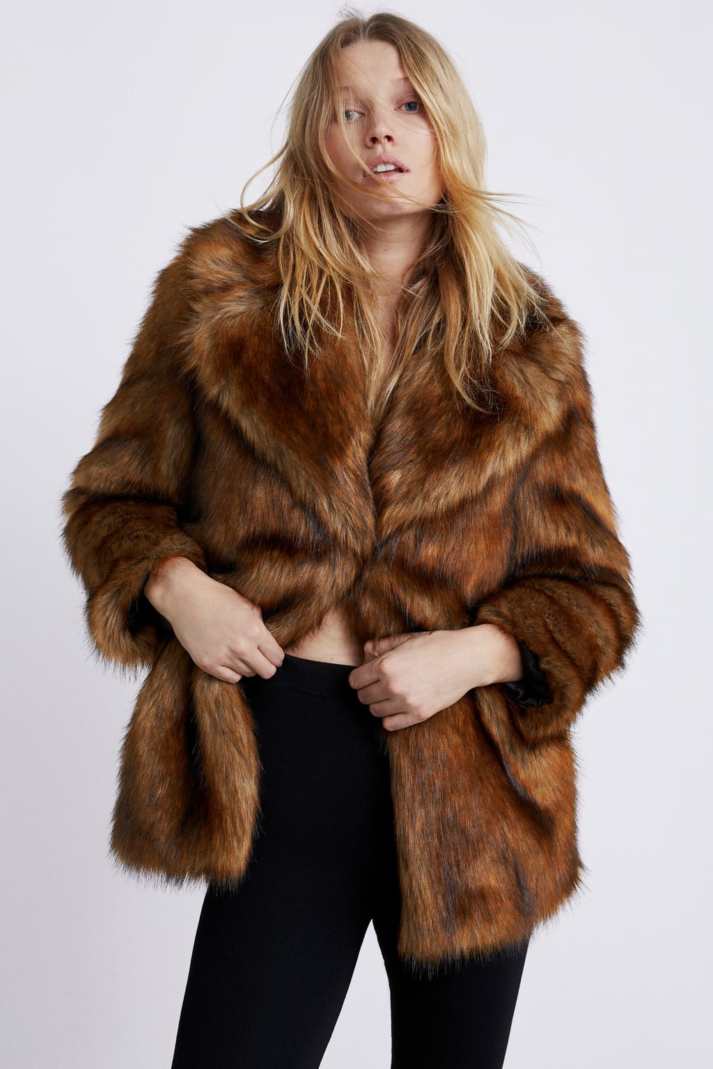 Οδηγός Αγοράς: 10 παλτό από συνθετική γούνα για εσένα που αγαπάς τα statement coats