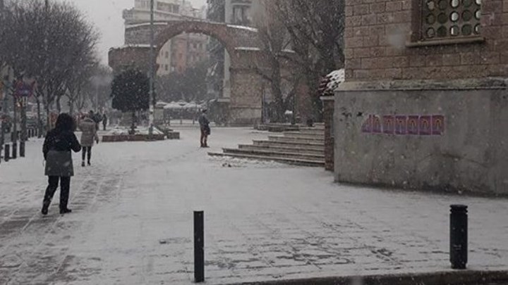 Χιονόπτωση στο κέντρο της Θεσσαλονίκης