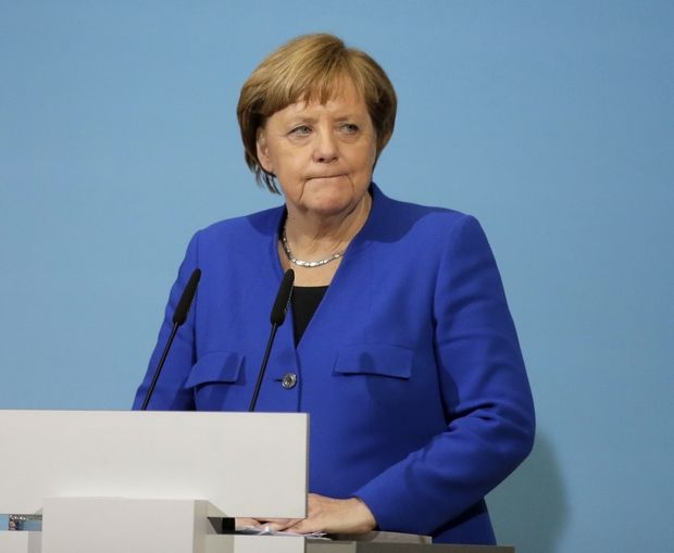 Η Angela Merkel στην Αθήνα με σακάκι ματζέντα και 5 ακόμα εμφανίσεις γιατί το χρώμα δεν το φοβάται