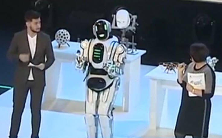 H τρελή ιστορία με το υπερεξελιγμένο ρομπότ των Ρώσων που αποδείχτηκε… άνθρωπος