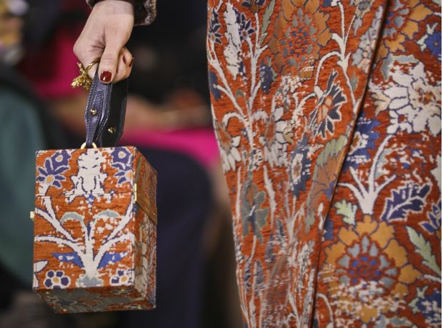 Mini Bags: Η τάση που επιστρέφει μέσα από τα catwalks των Εβδομάδων Μόδας