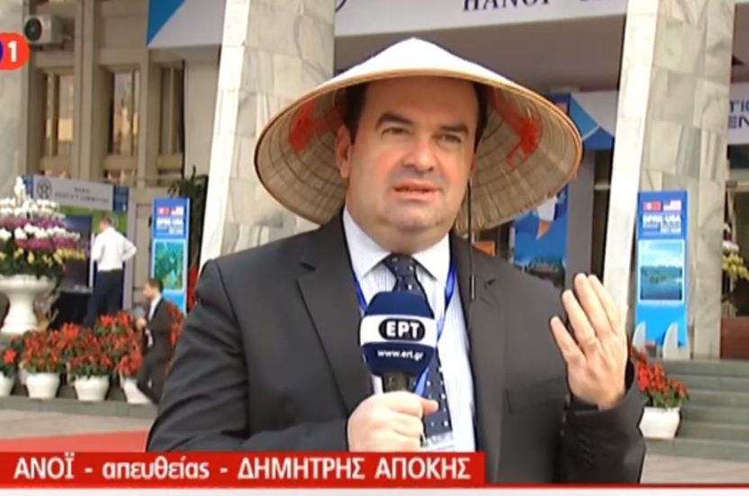Δημοσιογράφος της ΕΡΤ φόρεσε παραδοσιακό καπελάκι Βιετνάμ on air [βίντεο]