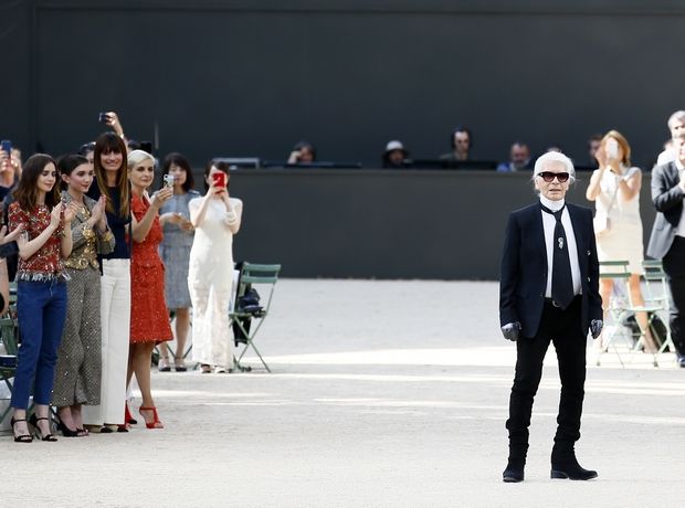 Τα fashion shows του Karl Lagerfeld που άλλαξαν τη μόδα