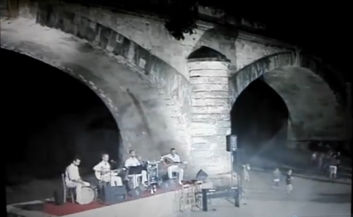Συγκινητικό βίντεο από την Κρήτη: Όταν η γέφυρα του Κερίτη ήταν «ζωντανή» και Κρητικοί έστηναν γλέντι από κάτω