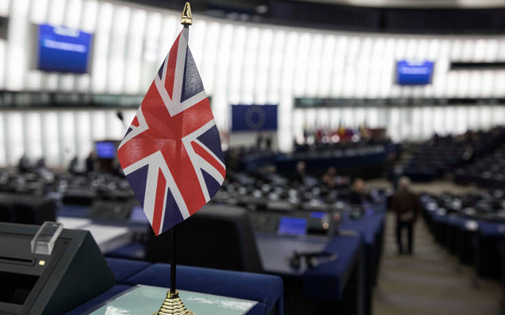 Το Λονδίνο επιμένει σε αλλαγές στη Συμφωνία για να αποφευχθεί ένα «no-deal Brexit»