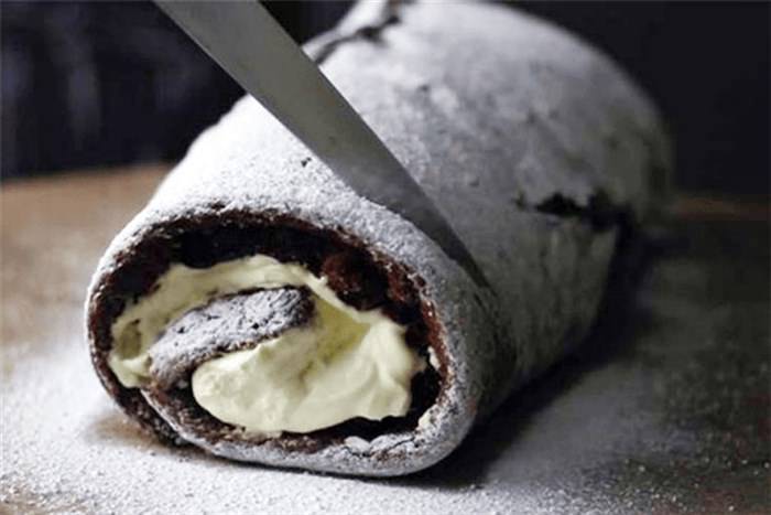 Σοκολατένιος κορμός με νουτέλα και μπισκότα, έτοιμο σε 15′ χωρίς ψήσιμο