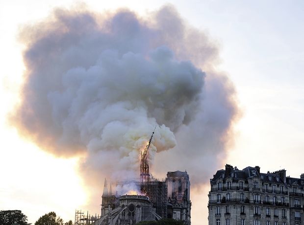 H κοινότητα της μόδας στο πλευρό της Γαλλίας μετά την τραγική φωτιά της Παναγίας των Παρισίων