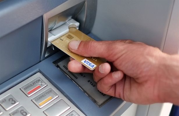 Διπλασιάζεται η χρέωση για αναλήψεις σε ΑΤΜ άλλης τράπεζας